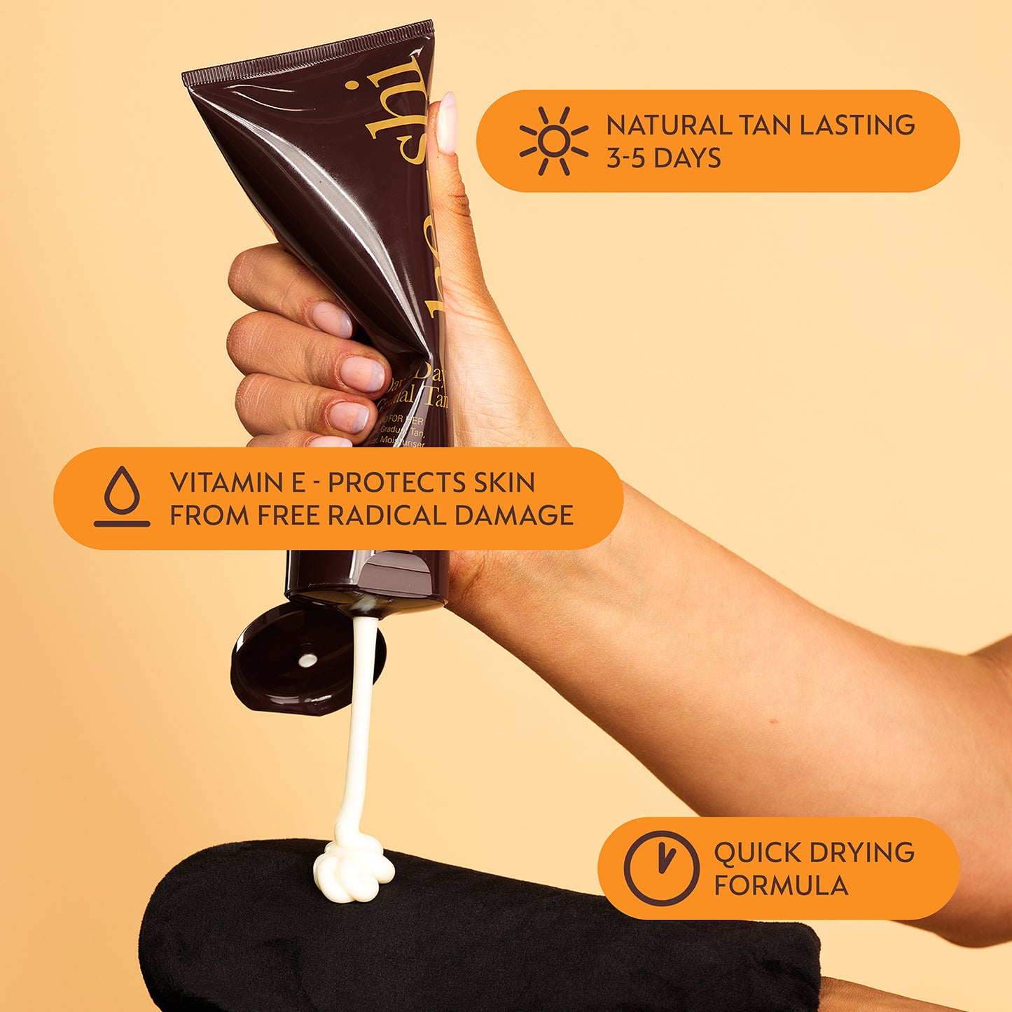 Image of the He-Shi Light Day to Day Gradual Tan being squeezed onto a tanning mitt and text highlighting the key product features