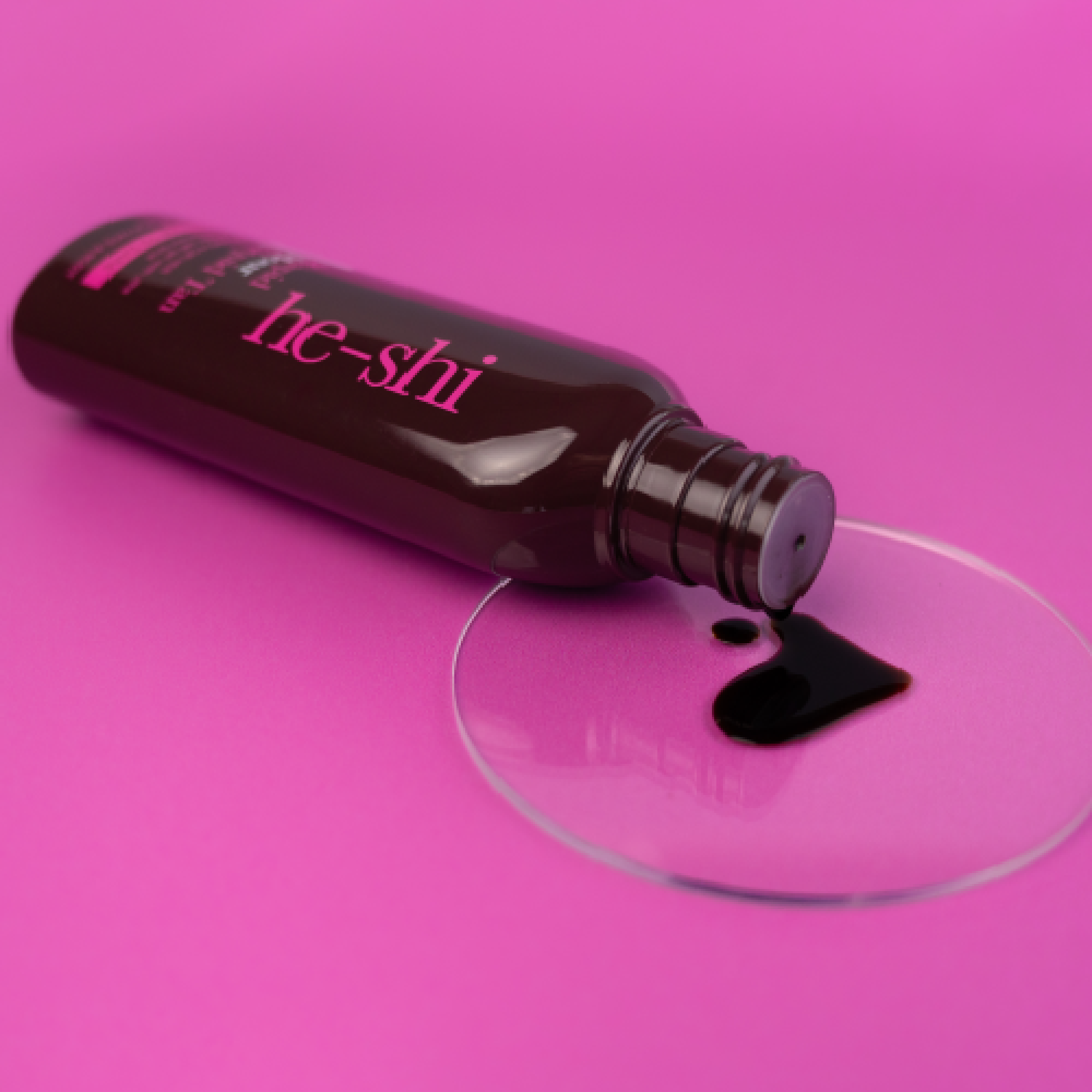 Image of He-Shi Rapid 1 Hour Liquid Tan laying on its side with the tan spilling out
