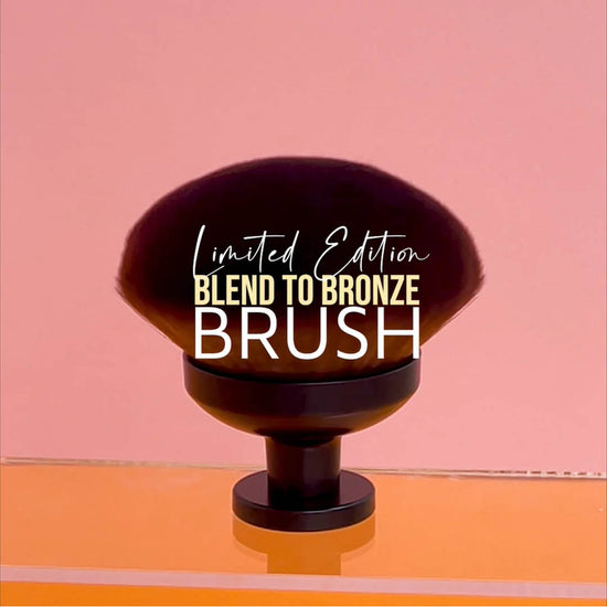 Video showing how the He-Shi Blend to Bronze Brush effortlessly applies false tan to the hands